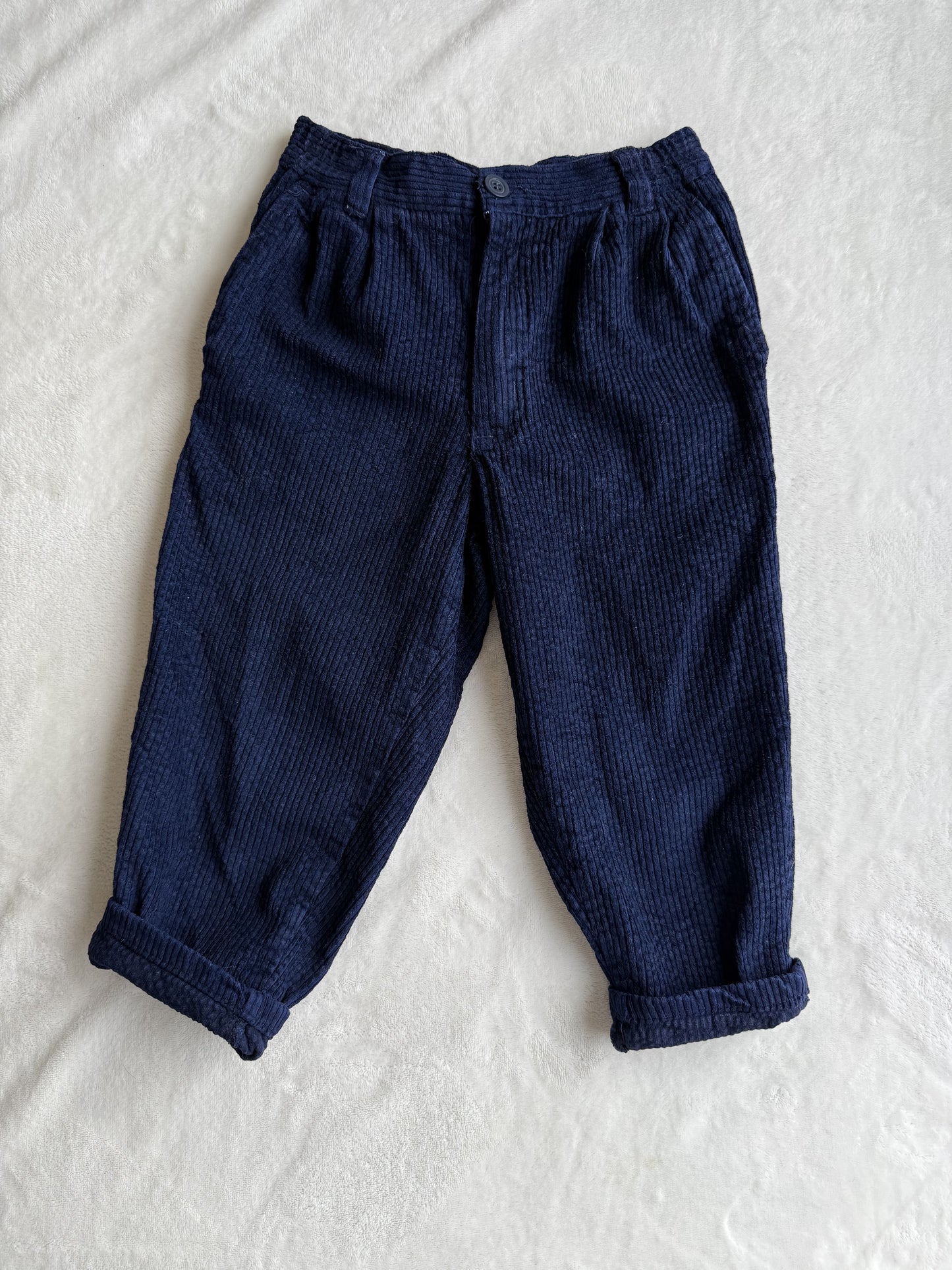 Pantalon bleu foncé en velours côtelé T.4 ans
