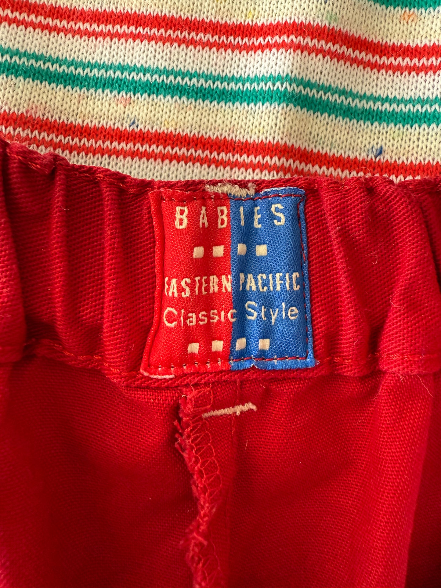 Pantalon rouge Eastern Pacific T.3 ans