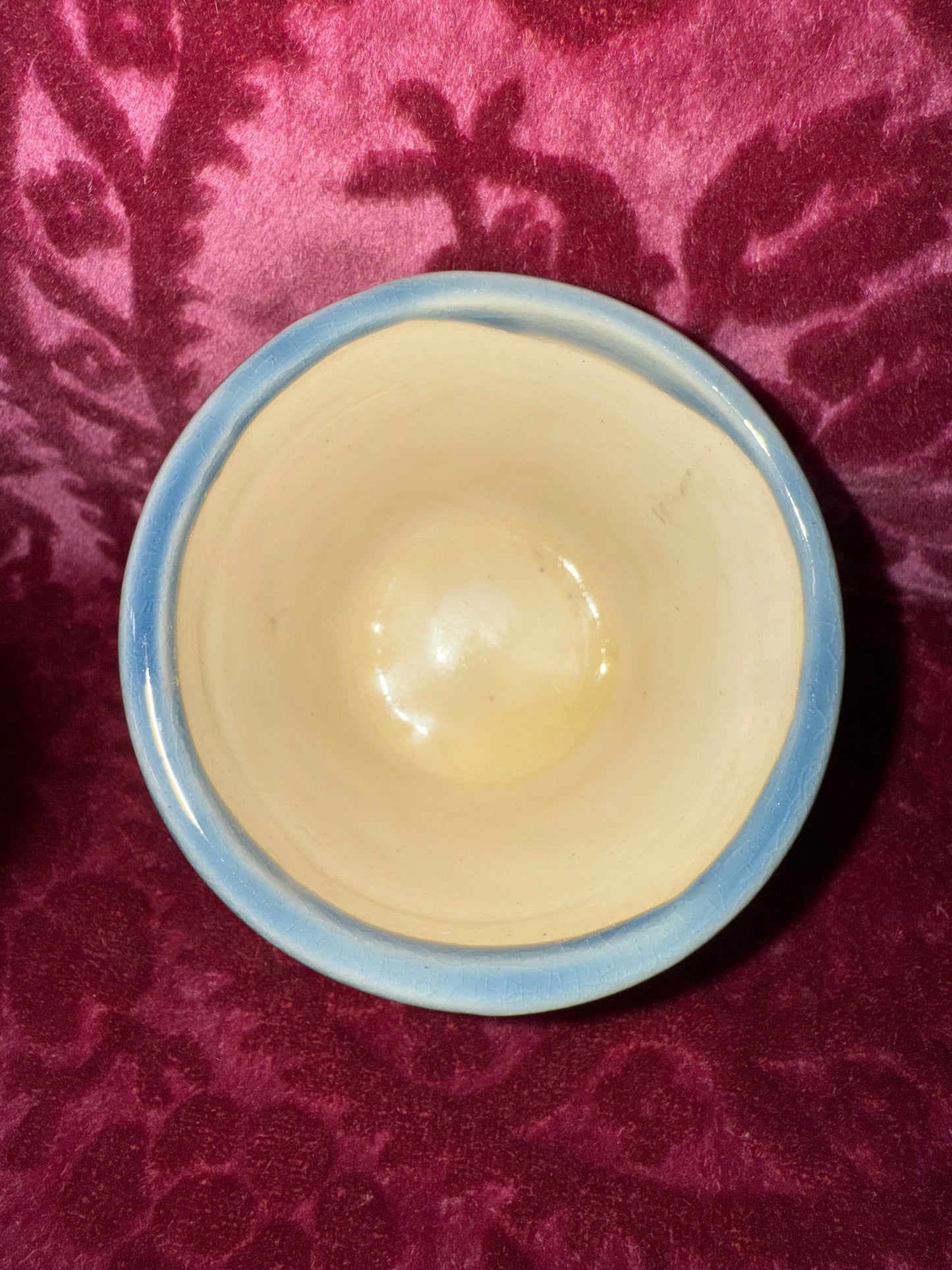 Trois petit pots de fleurs en grès émaillé
