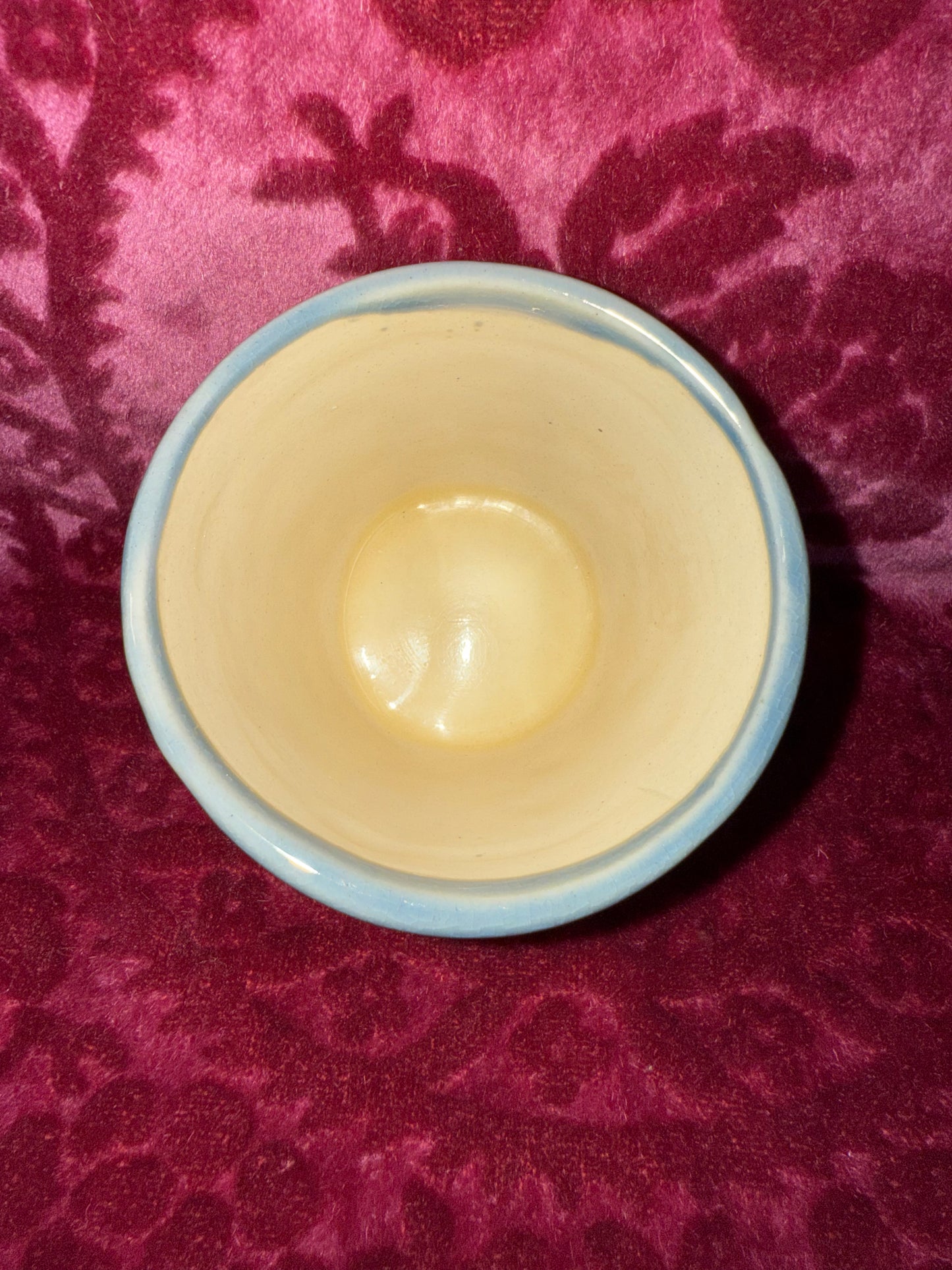 Trois petit pots de fleurs en grès émaillé