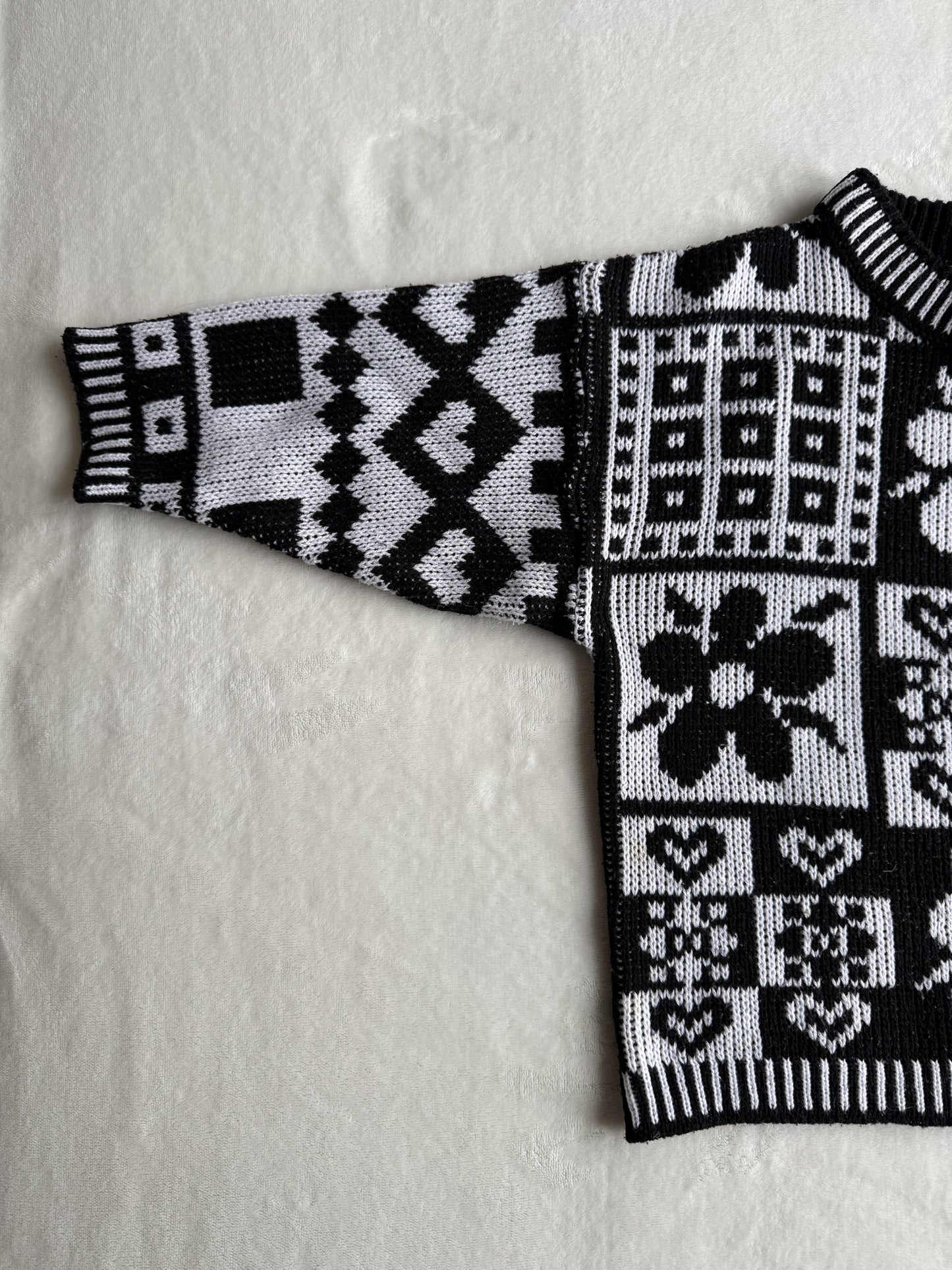 Pull noir & blanc à motifs T.4 ans