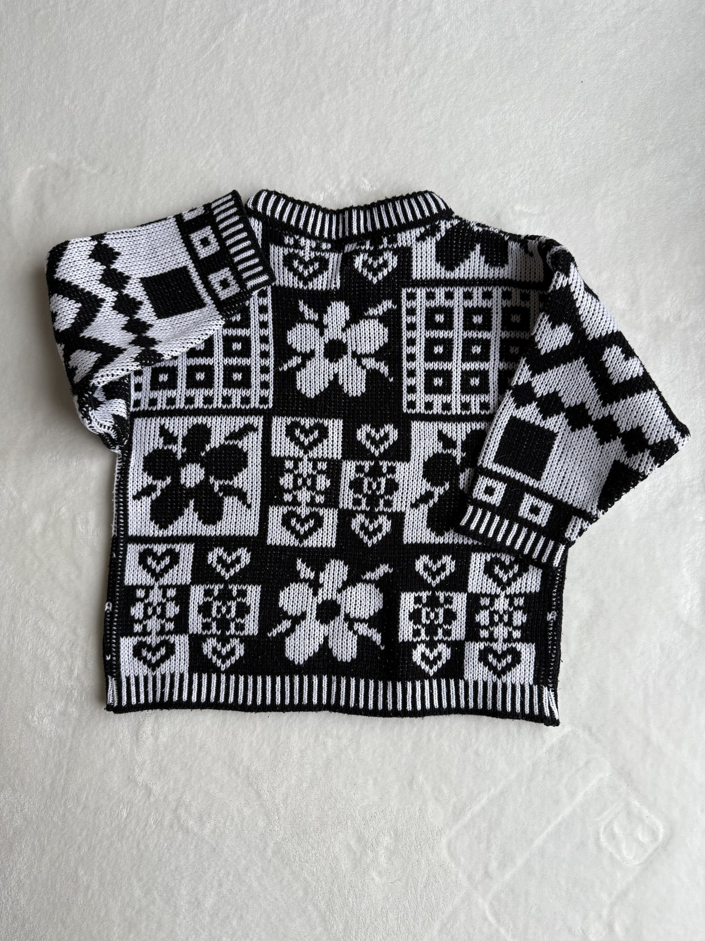 Pull noir & blanc à motifs T.4 ans