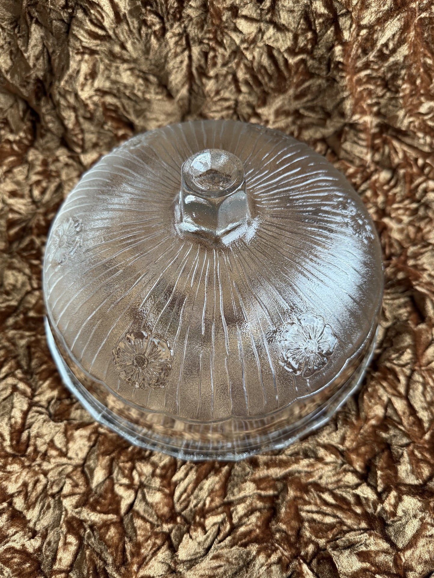Cloche à gâteaux fleurie en verre