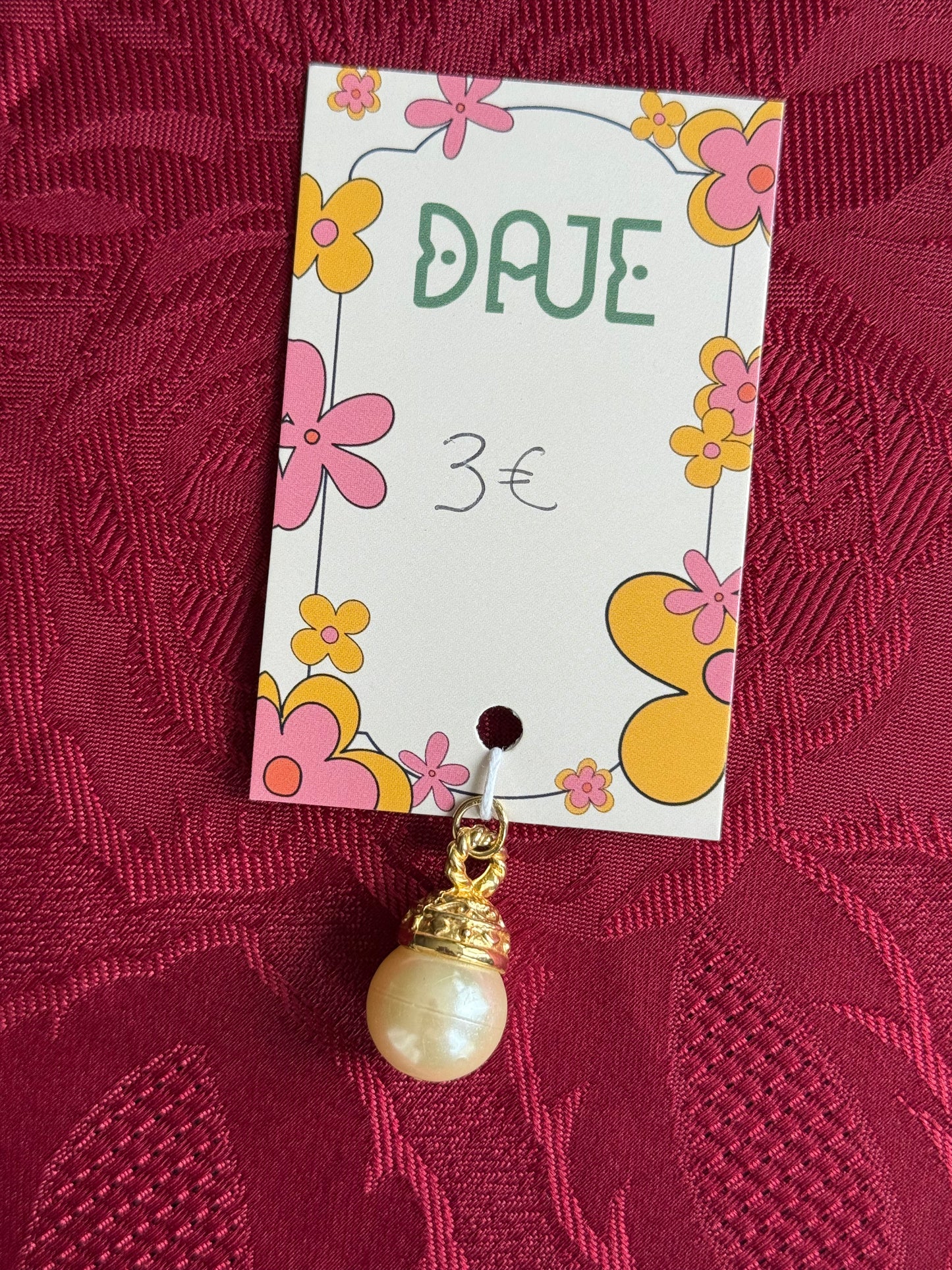 Pendentif doré avec perle nacrée