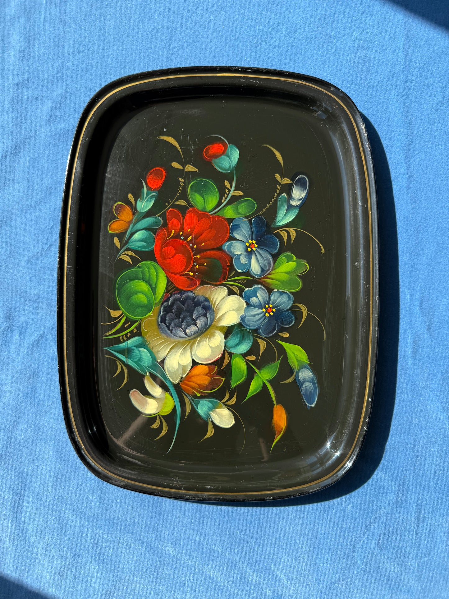 Plateau vintage rectangulaire en métal Llena (Yeha) fleurs peintes à la main