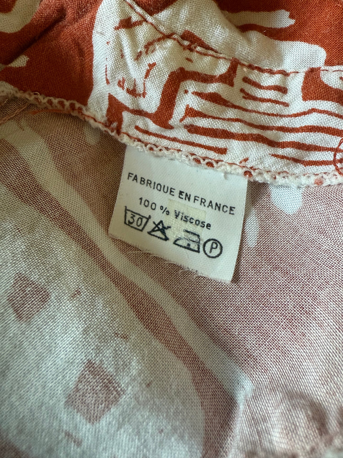 Robe légère à motifs avec bretelles croisées dans le dos fabriquée en France T.S