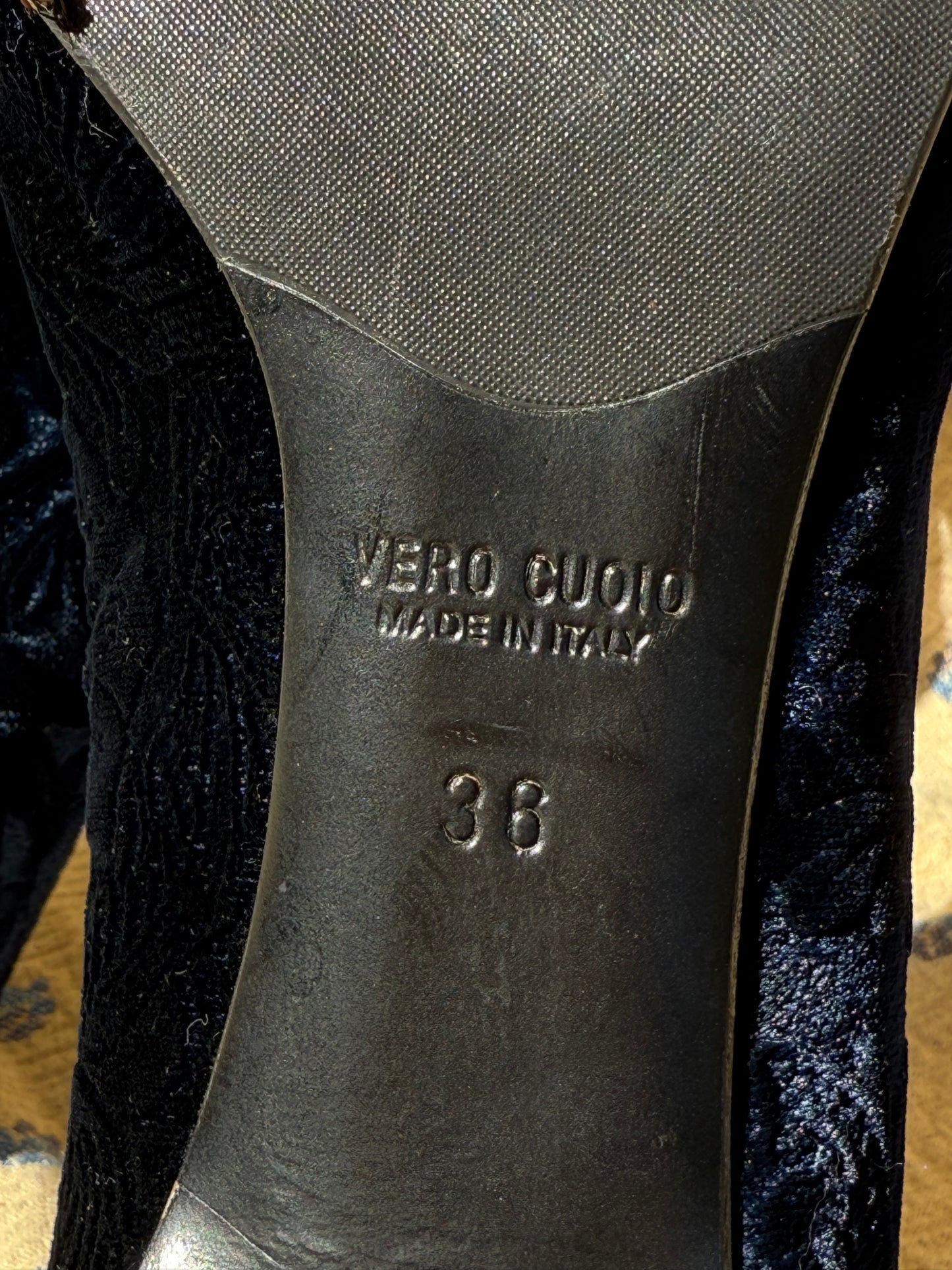 Escarpins en velours bleu nuit Prezioso vrai cuir T.36