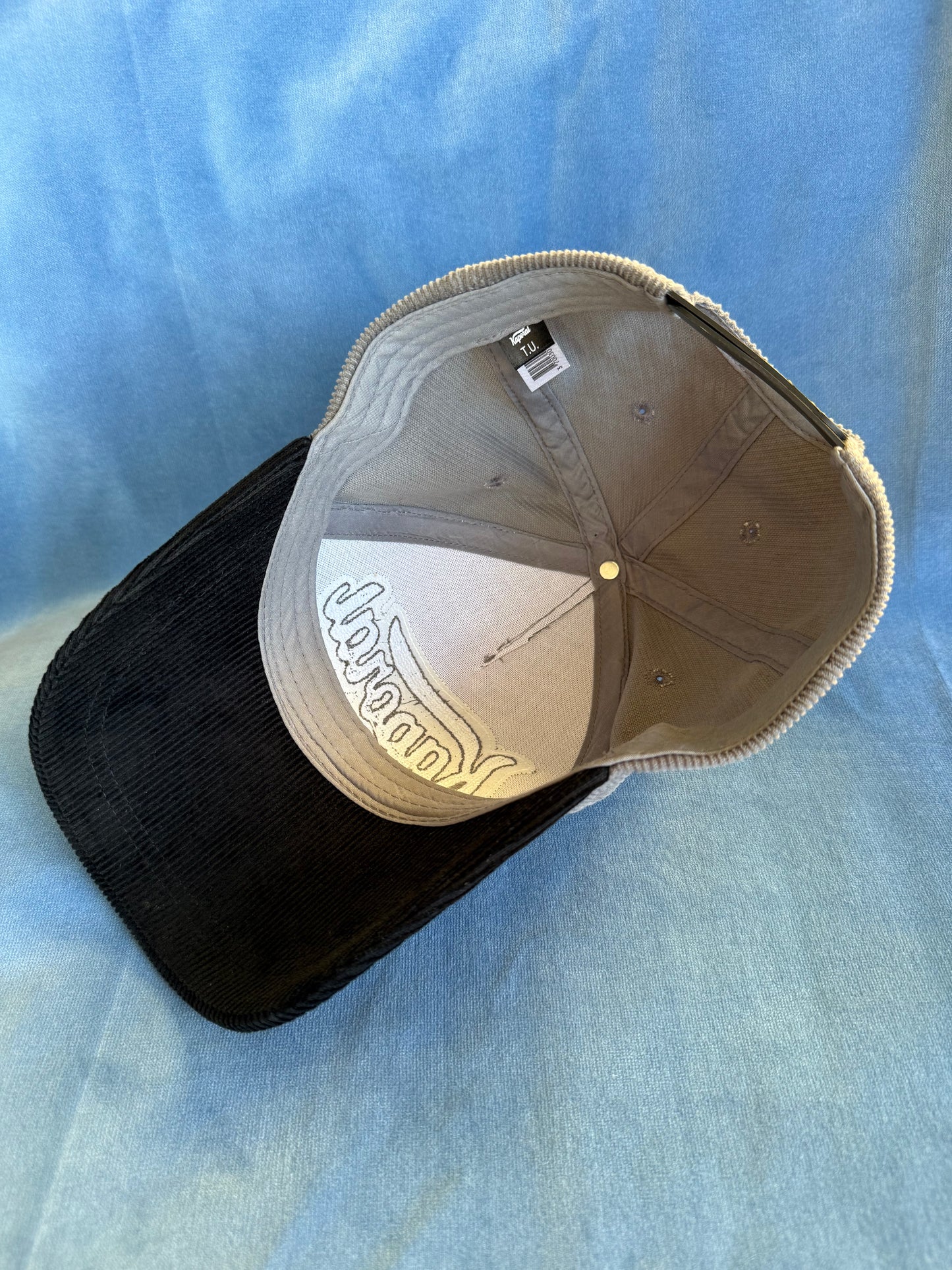 Casquette Kaporal University en velours côtelé noire et grise T.U