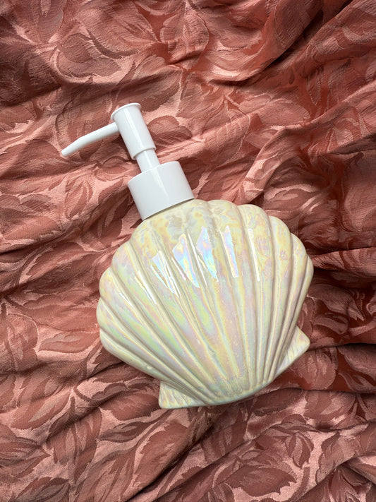 Distributeur de savon en forme de coquillage nacré