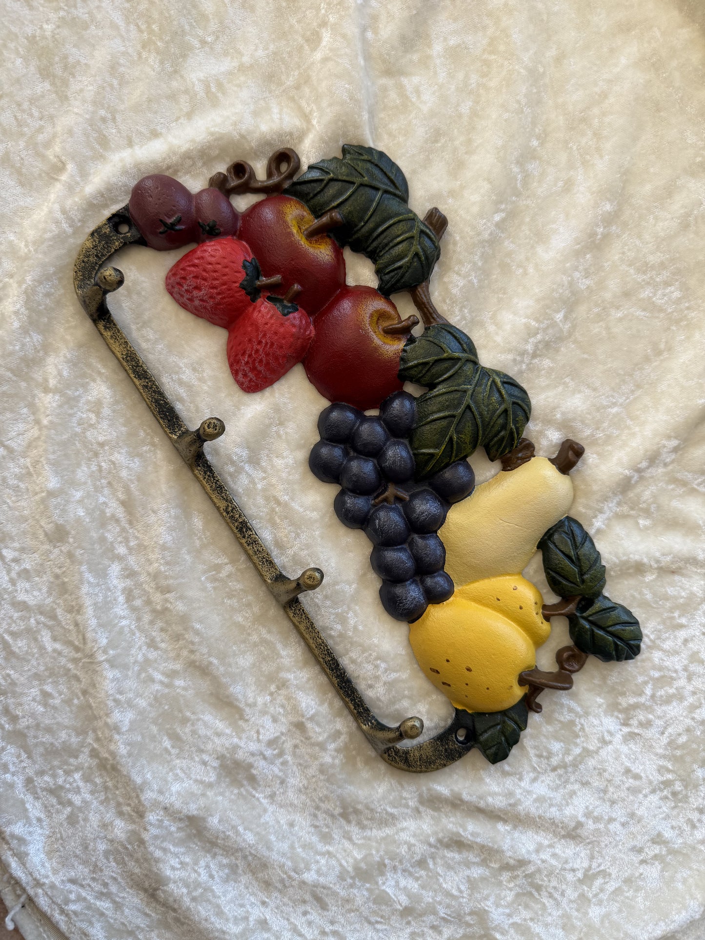 Porte-torchon fruits vintage en métal