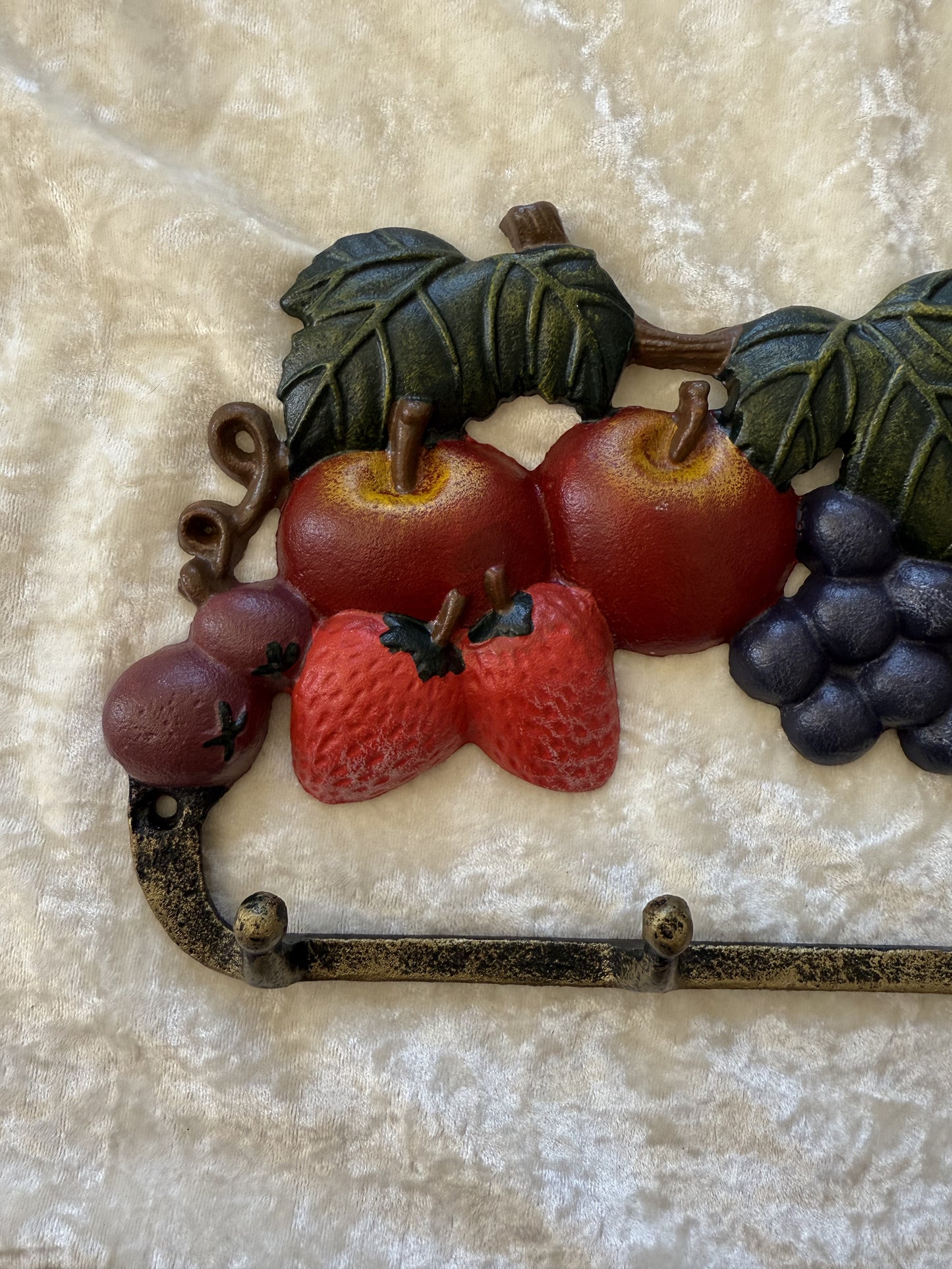 Porte-torchon fruits vintage en métal
