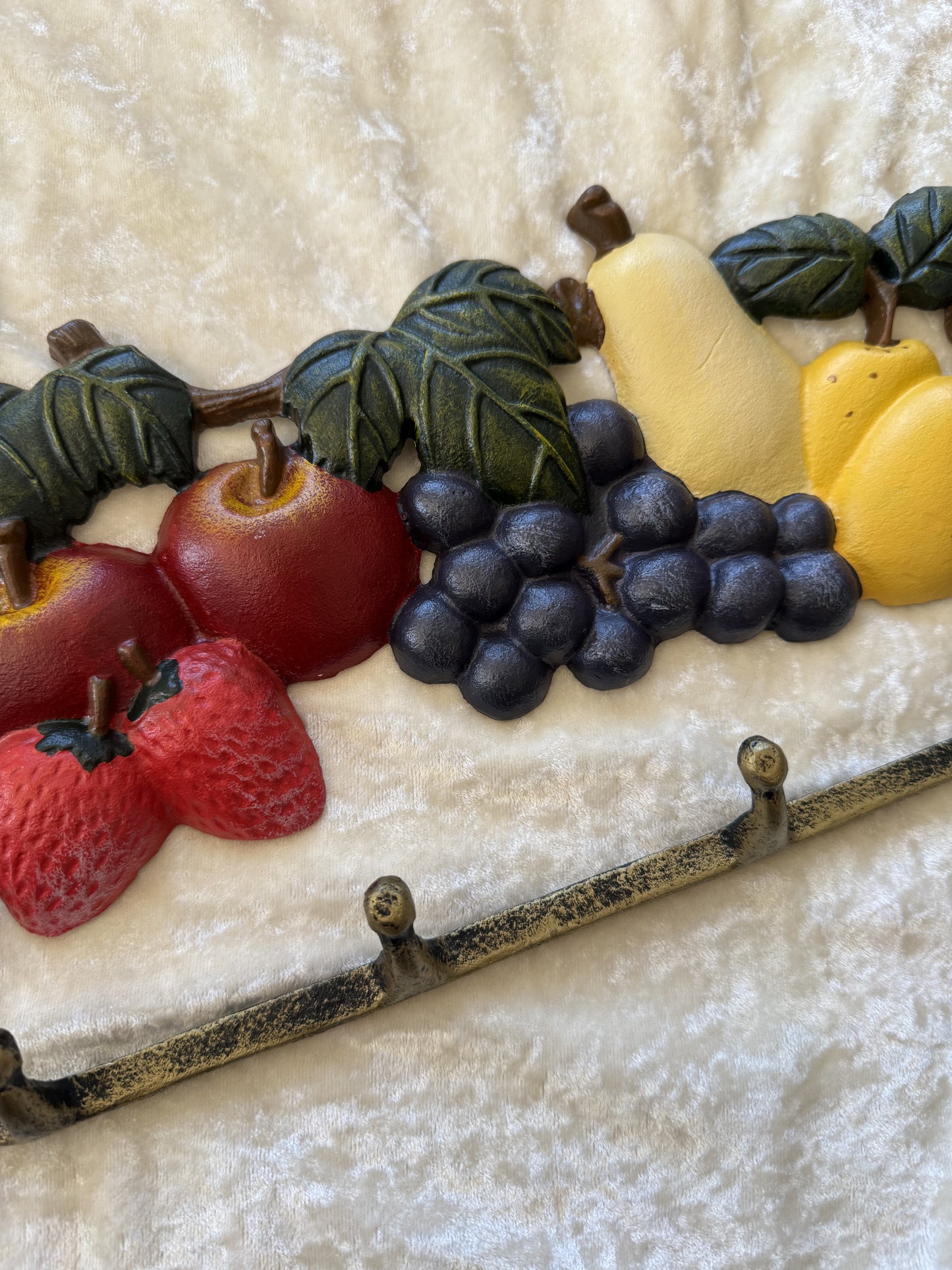 Porte-torchon fruits vintage en métal
