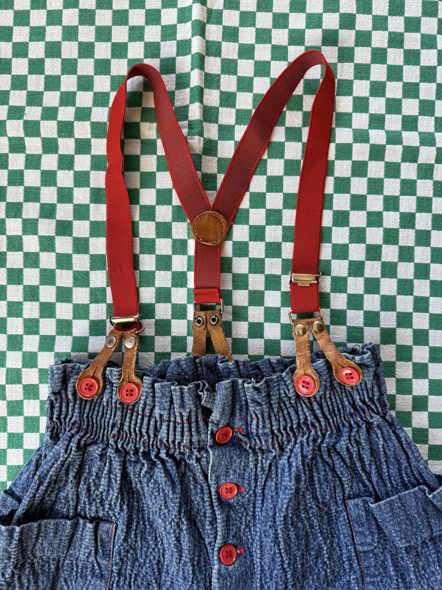 Jeans vintage avec bretelles T.18 mois